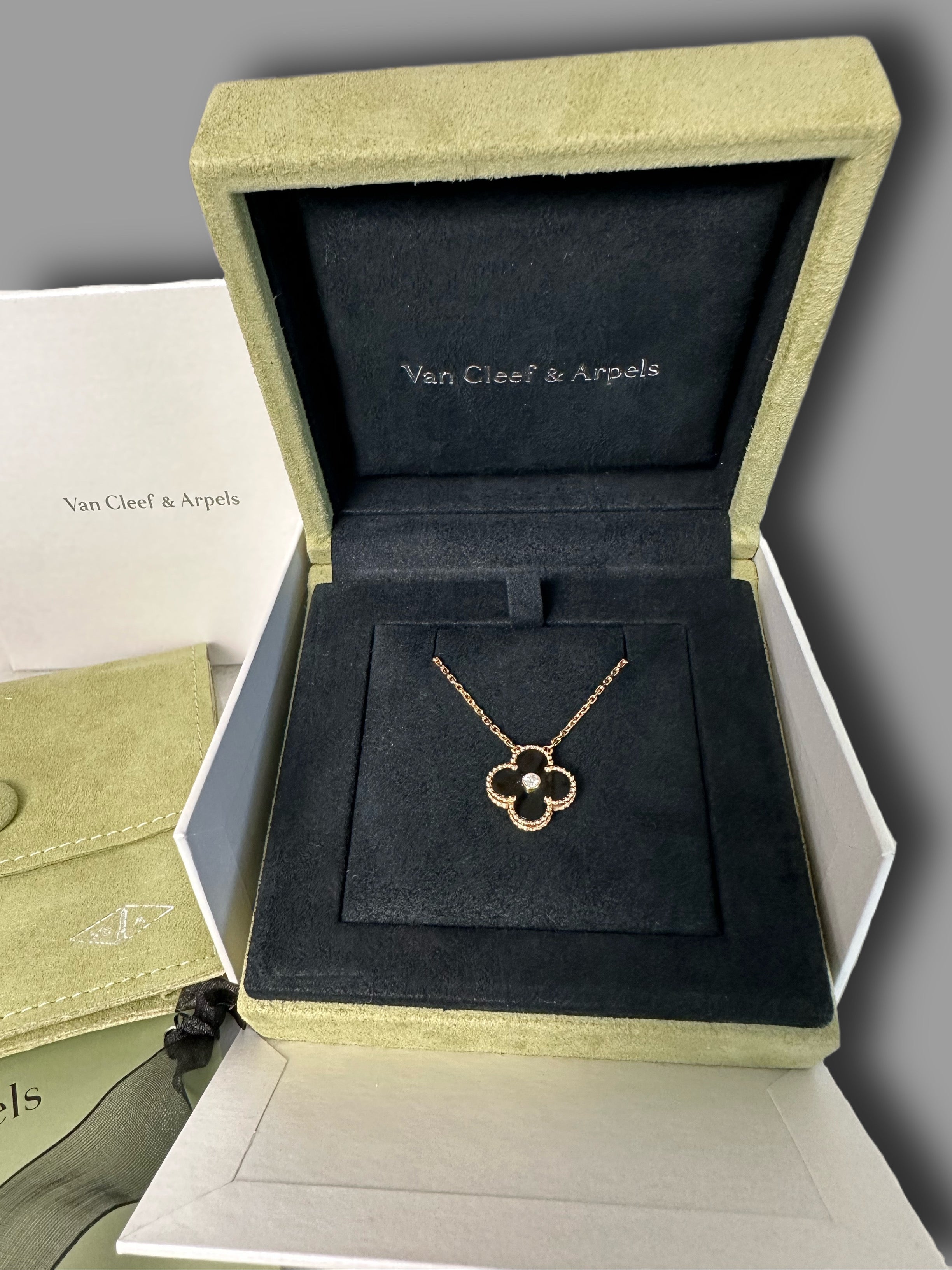 Van Cleef Limited edition pendant Designers Pivot